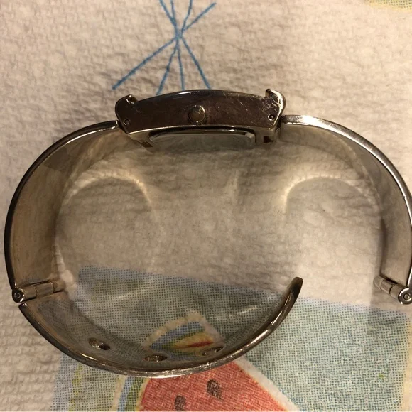 Metropolitan Museum quarts watch stainless steel. needs a new battery